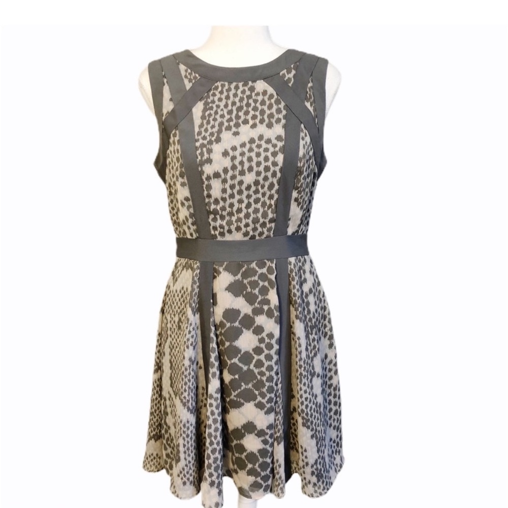 NWT Banana Republic Gray and light peach Sleeveless Fit and Flare Dress 6 Petite